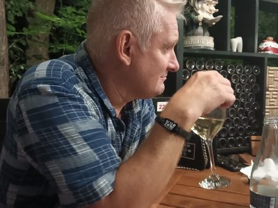 Barbat divortat caut partenera de aventuri.