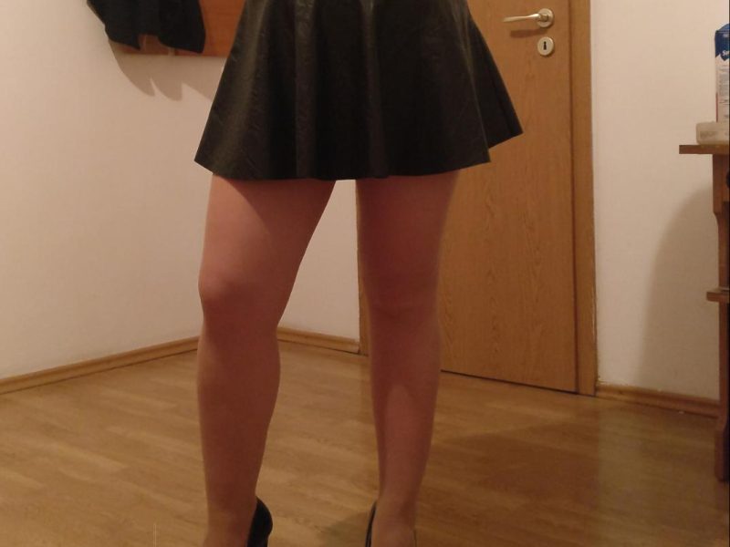 Caut fete bi sau cupluri